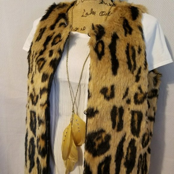 Romeo & Juliet Couture Leopard Print Faux Fur Black & Tan Vest Medium NWOT - Picture 9 of 10